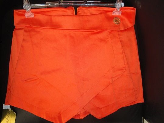 Shorts de Sarja Liso Assimétrico